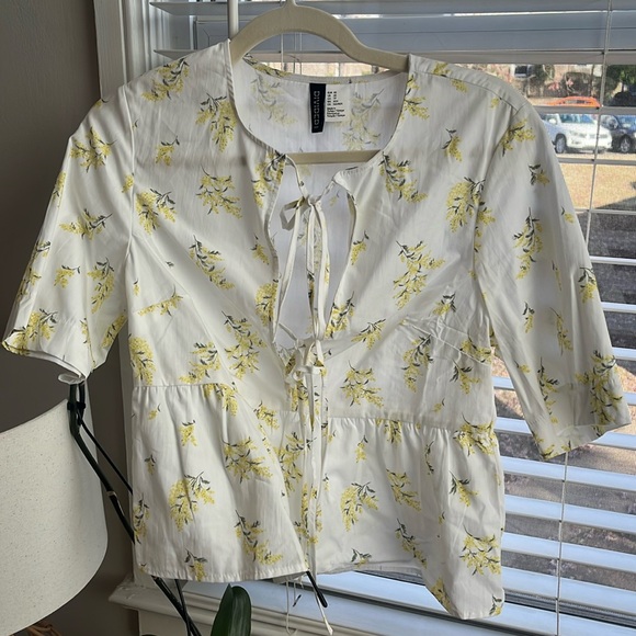 H & M tie top - Picture 1 of 1